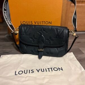 Excellent-Great Louis Vuitton crossbody.